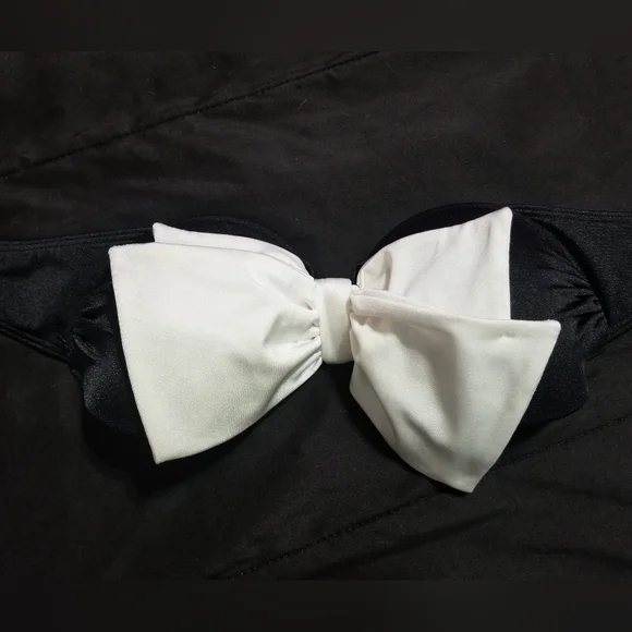 SEXY WHITE BOW BLACK BIKINI TOP - Picture 3 of 3